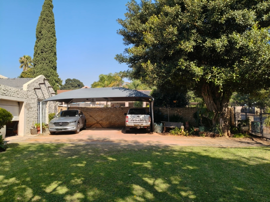 4 Bedroom Property for Sale in Safari Gardens North West